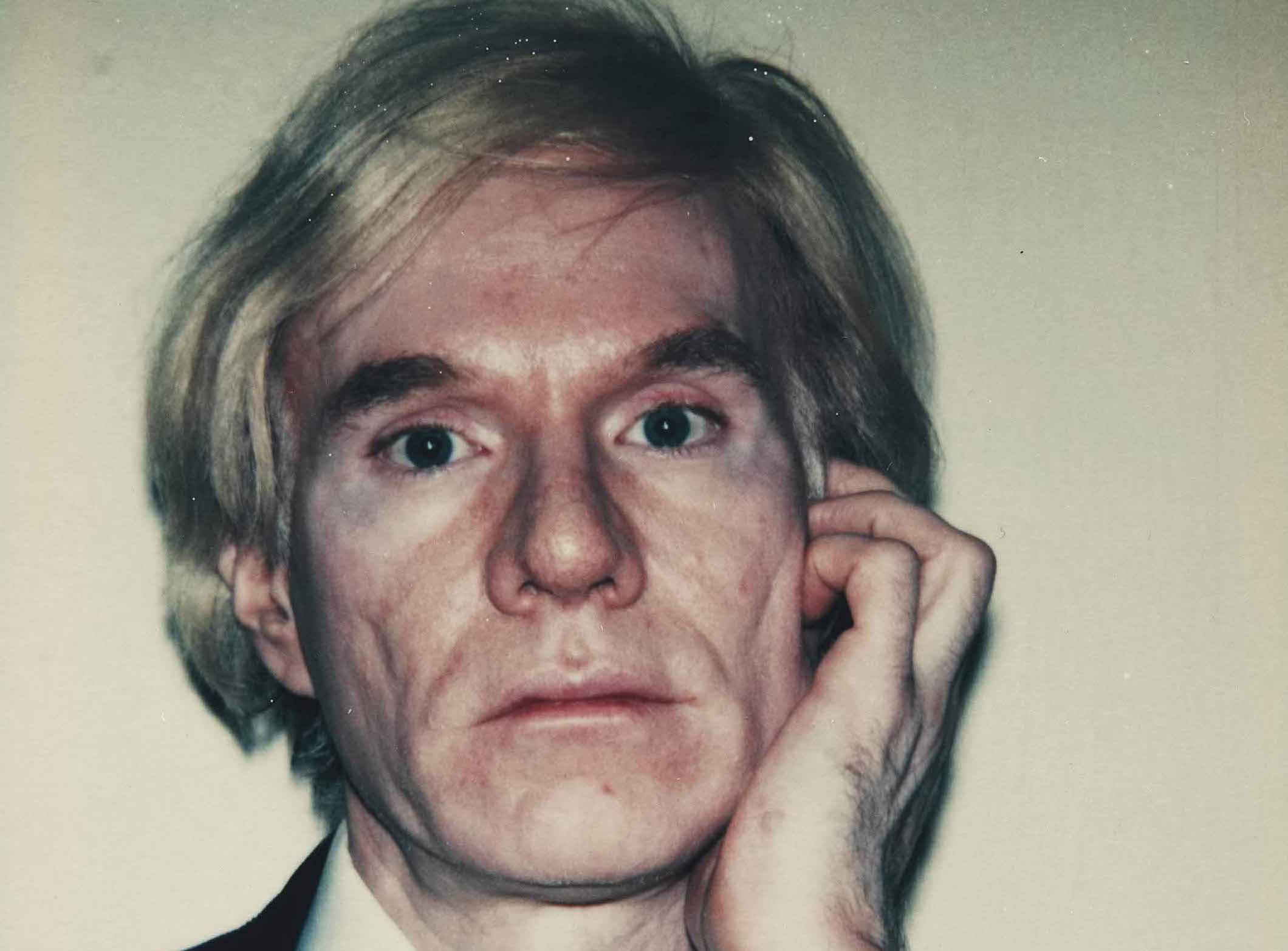 Sotto la superficie niente. Le fotografie di Andy Warhol in mostra a Parigi 