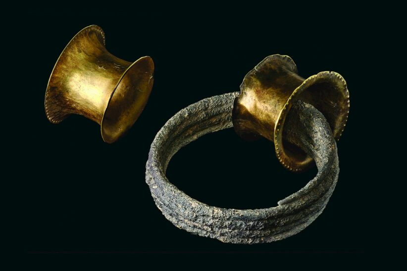 Orecchini d'oro trovati nella tomba di La Almoya, in Spagna (foto Arqueoecologia Social Mediterrània Research Group, Universitat Autònoma de Barcelona)