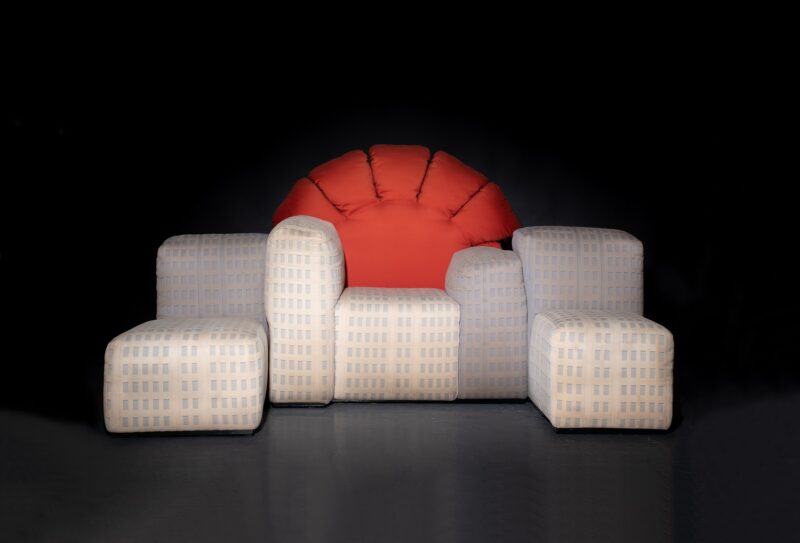 Gaetano Pesce, Canapé modèle 356 dit « Tramonto a New York » Sofa model 356 "Tramonto a New York" (sunset in New York) Black lacquered metal base, wooden frame upholstered with original fabric - 116 x 228 x 90 cm Produced from 1983 to 1992, there are only 42 pieces. Estimate: 8,000 - 10,000 euros