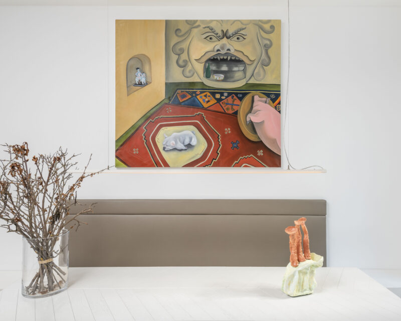 Lula Broglio, La purificazione sul tappeto, 2019; Davide Mancini Zanchi, Coltelleria, 2019 - Asa Nisi Masa. Lula Broglio, Federico Cantale, Davide Mancini Zanchi, curata da Irene Sofia Comi, veduta della mostra a The House, Milano, 2021. Courtesy gli artisti e The House. Ph. credit: Cosimo Filippini