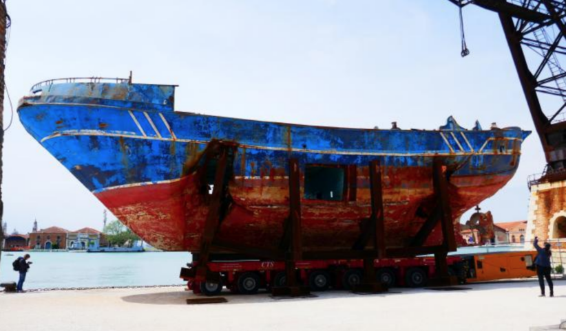 Barca Nostra, il barcone dei migranti esposto da Christoph Büchel alla Biennale 2019