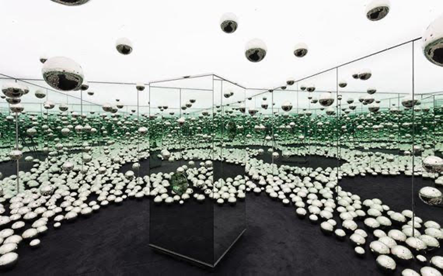 Infinity room, di Yayoi Kusama