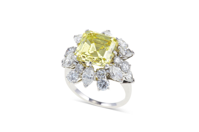 Winston. Solitaire taglio smeraldo di ct 11.75, colore F, caratteristiche interne VVS2, fluorescenza UV nulla Report gemmologico GIA n. 5211505918. Provenienza: collezione privata italiana, acquistato da Winston New York.