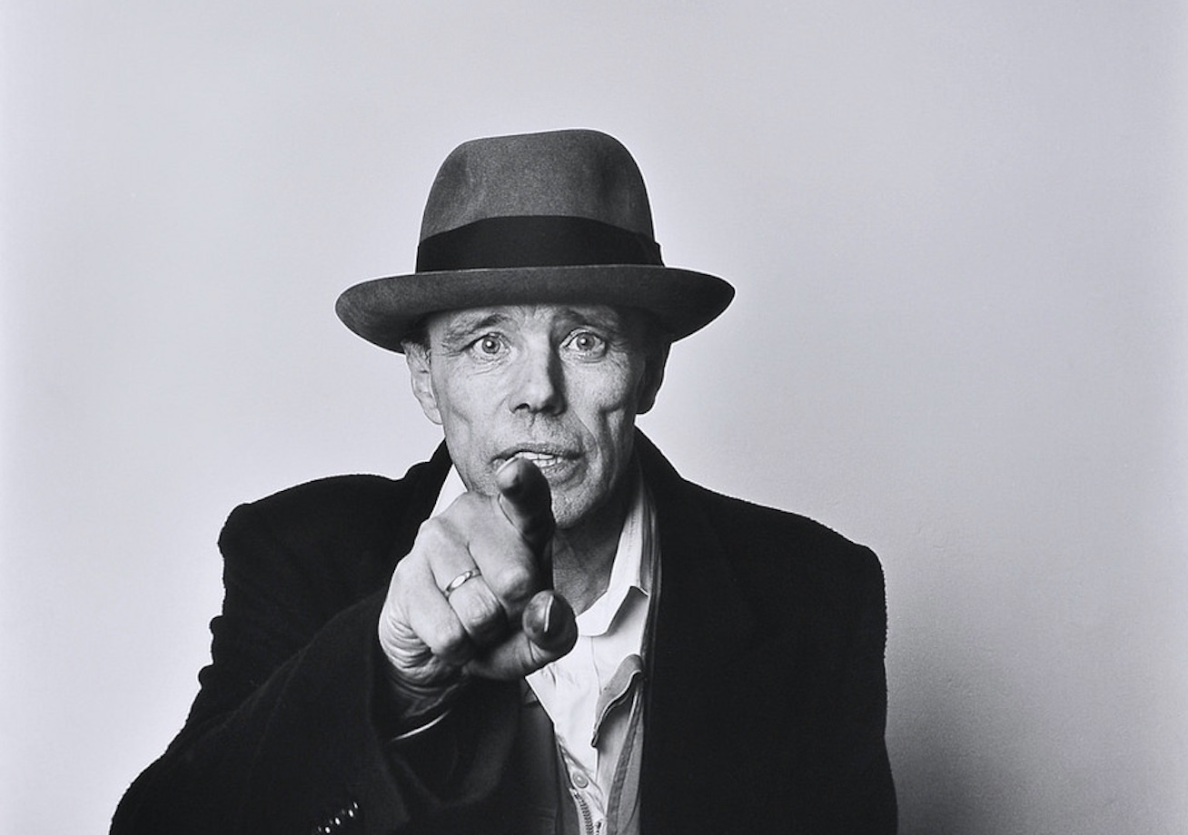 “Ognuno di noi è un artista”. In memoria di Joseph Beuys, nato cent’anni fa