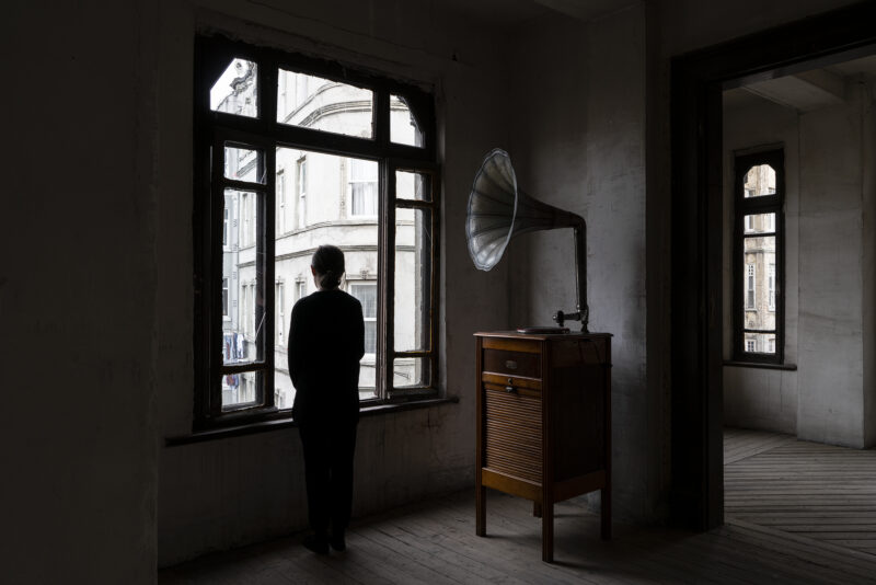 Gian Maria Tosatti, Kalbim Ayna Gibi Boş – İstanbul Bölümü (Il mio cuore è vuoto come uno specchio – Episodio di Istanbul), a cura di Devrim Kadirbeyoğlu The Blank Contemporary Art (Bergamo) e Depo (Istanbul), in collaborazione con l’Istituto Italiano di Cultura a Istanbul, realizzato grazie al sostegno dell’Italian Council (7a Edizione, 2019)