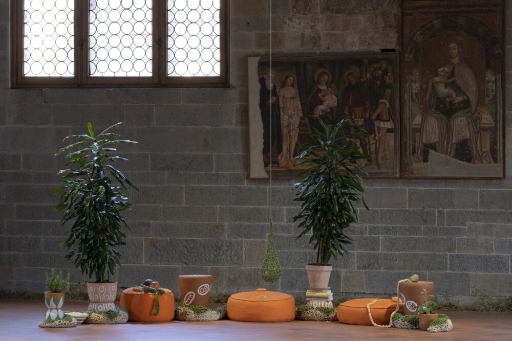 Ernesto Neto. Mentre la vita ci respira - SoPolpoVit'EreticoLe Vedute dell'installazione - GAMeC / Palazzo della Ragione, Bergamo, 2021 Foto: Lorenzo Palmieri Courtesy GAMeC - Galleria d'Arte Moderna e Contemporanea di Bergamo