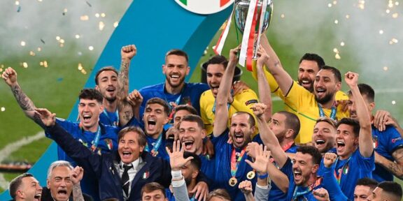 Il team degli Azzurri campioni d'Europa