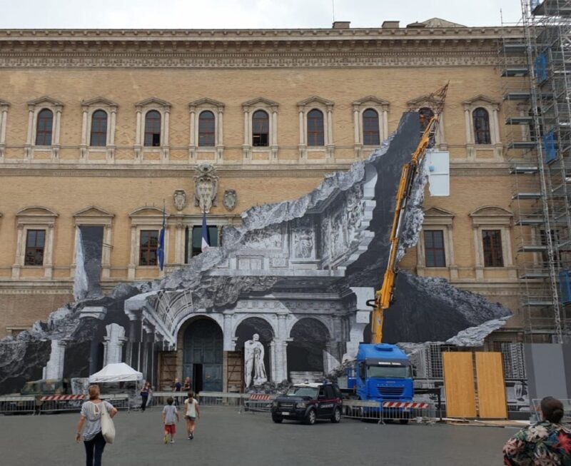 installazione site specific di jr a Palazzao Farnese di Roma