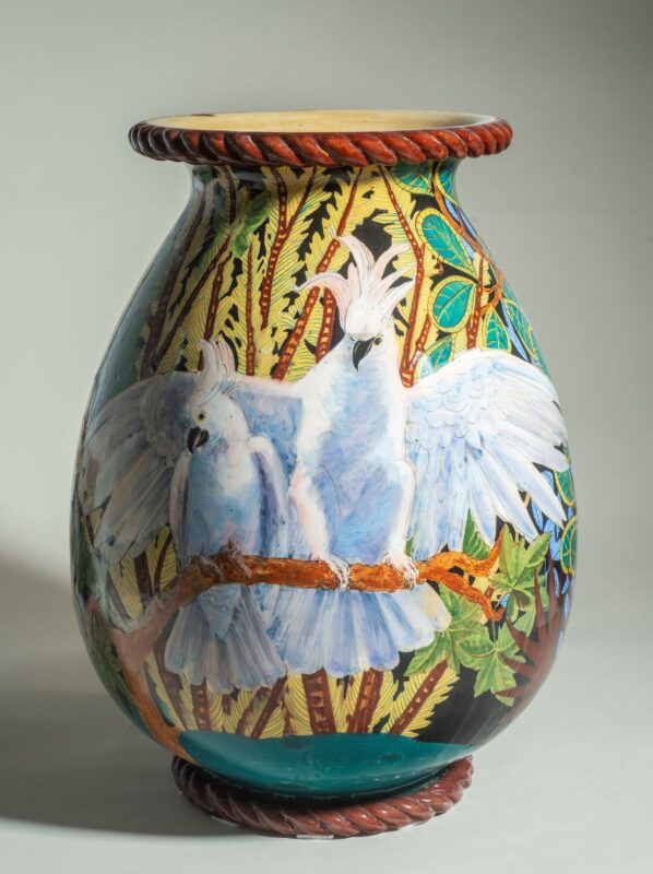 Manlio Trucco, Grande vaso con cacatua terracotta invetriata e policroma, cm. 48x35 ø Marca: simbolo grafico fenice 513 Firma: Trucco Mostra ad Albisola Superiore