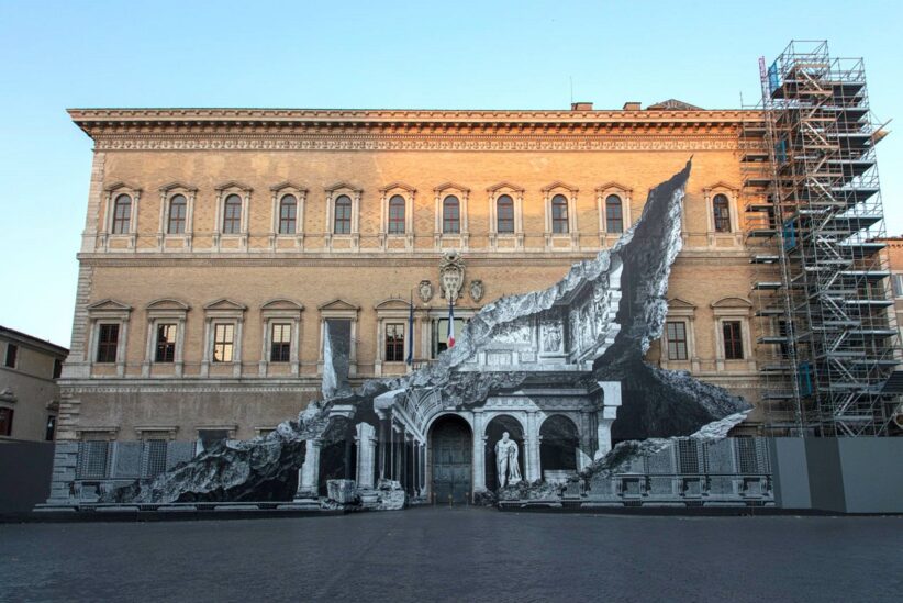 Installazione di JR a Palazzo Farnese