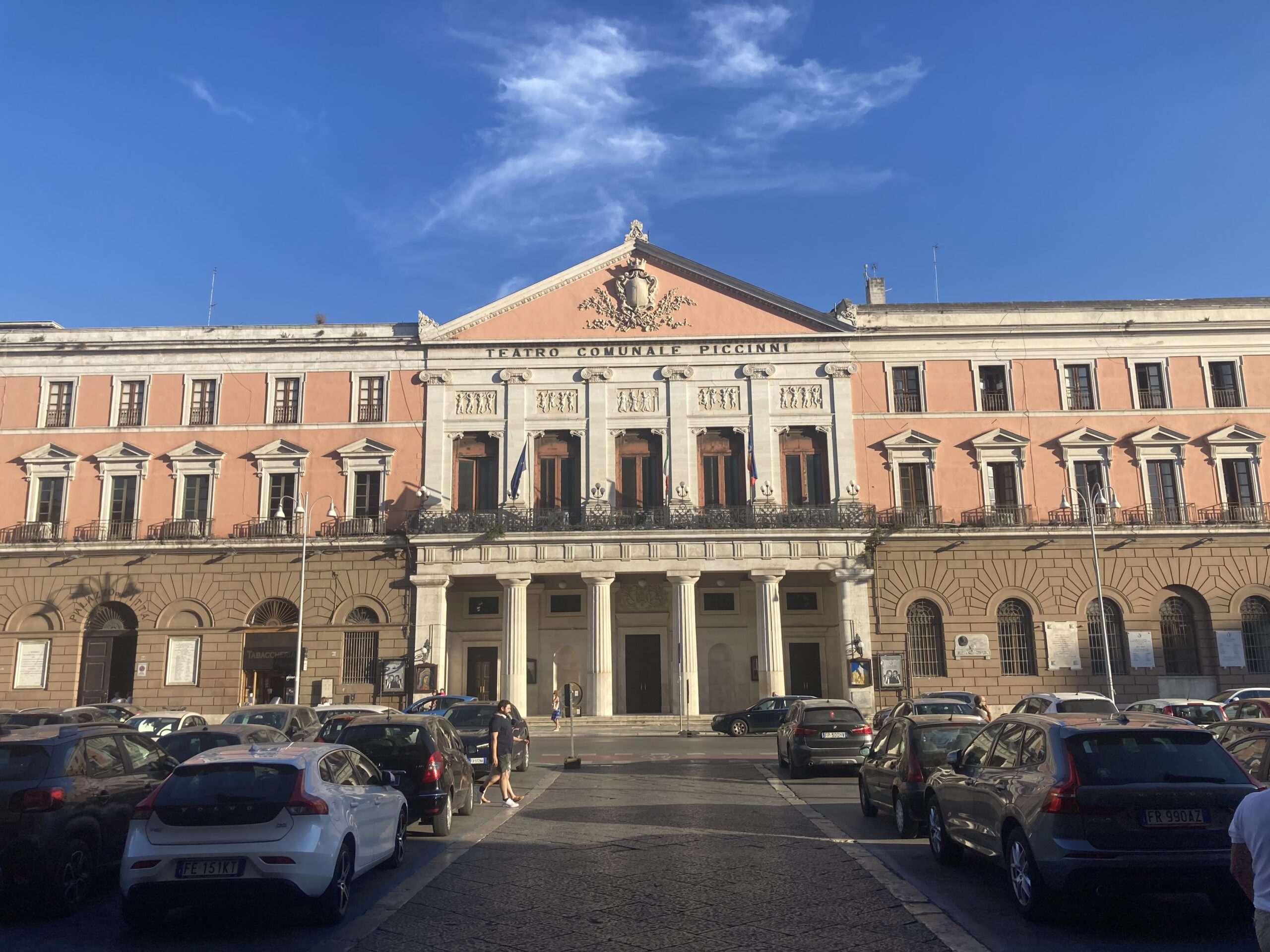 A Bari una mostra che ha luogo sulla facciata principale del Palazzo di Città