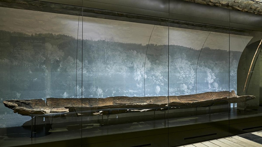 Una piroga in legno di 6500 anni fa © Pierre Antoine