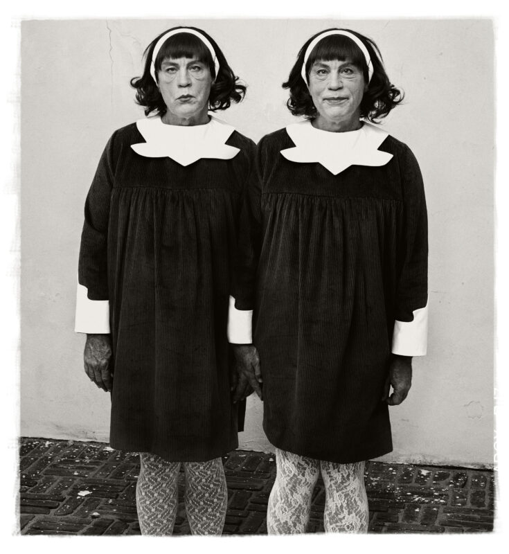 Sandro Miller, Diane Arbus / Identical Twins, Roselle, New Jersey (1967), 2014, 48,26x43,81cm © Sandro Miller / Courtesy Gallery FIFTY ONE