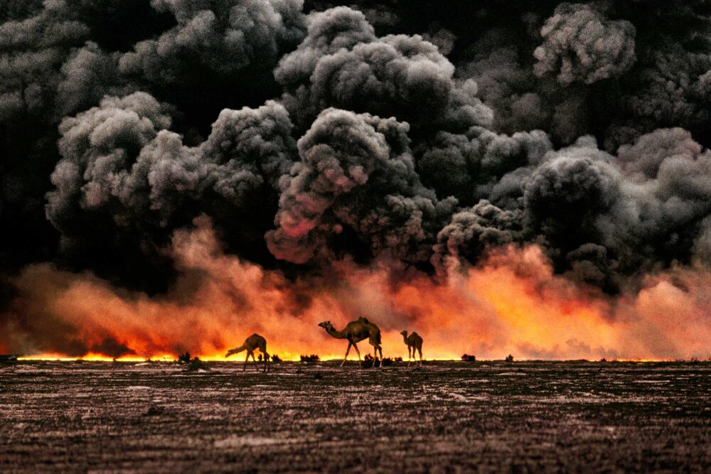 Al Ahmadi, Kuwait, 1991 ©Steve McCurry