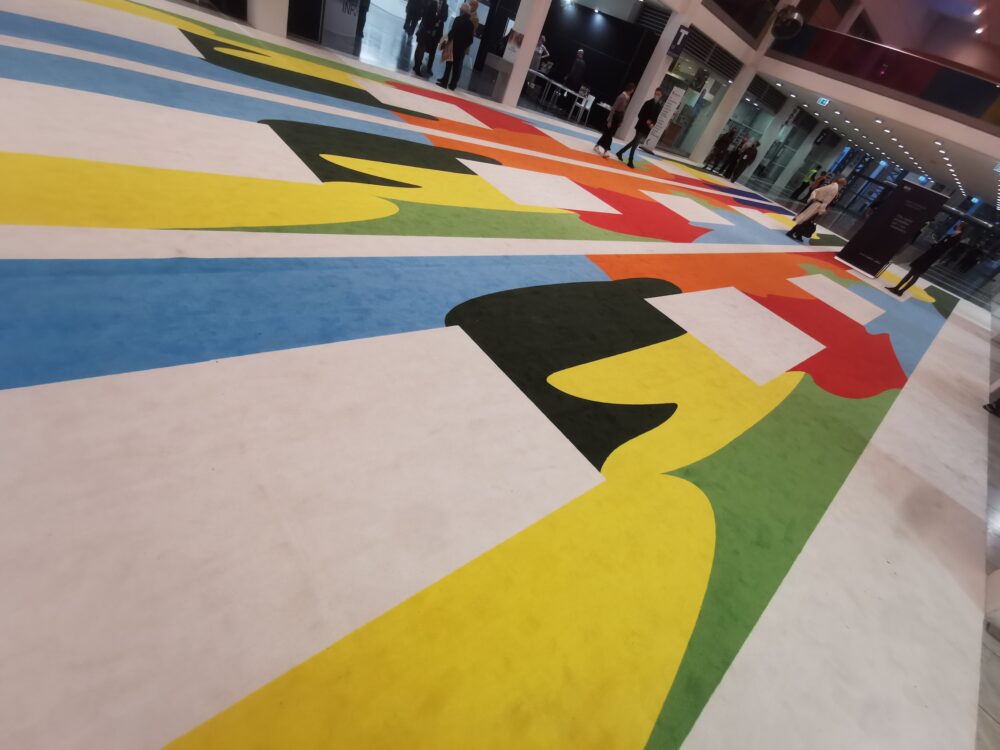 L'enorme tappeto di Paola Pivi per Art Verona