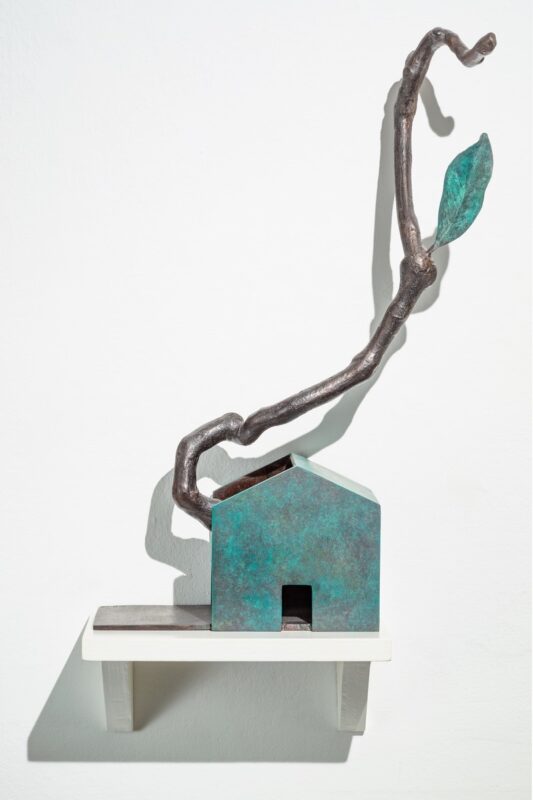 Flavio Paolucci, La forza della natura, 2020, bronzo, 63x30x12 cm