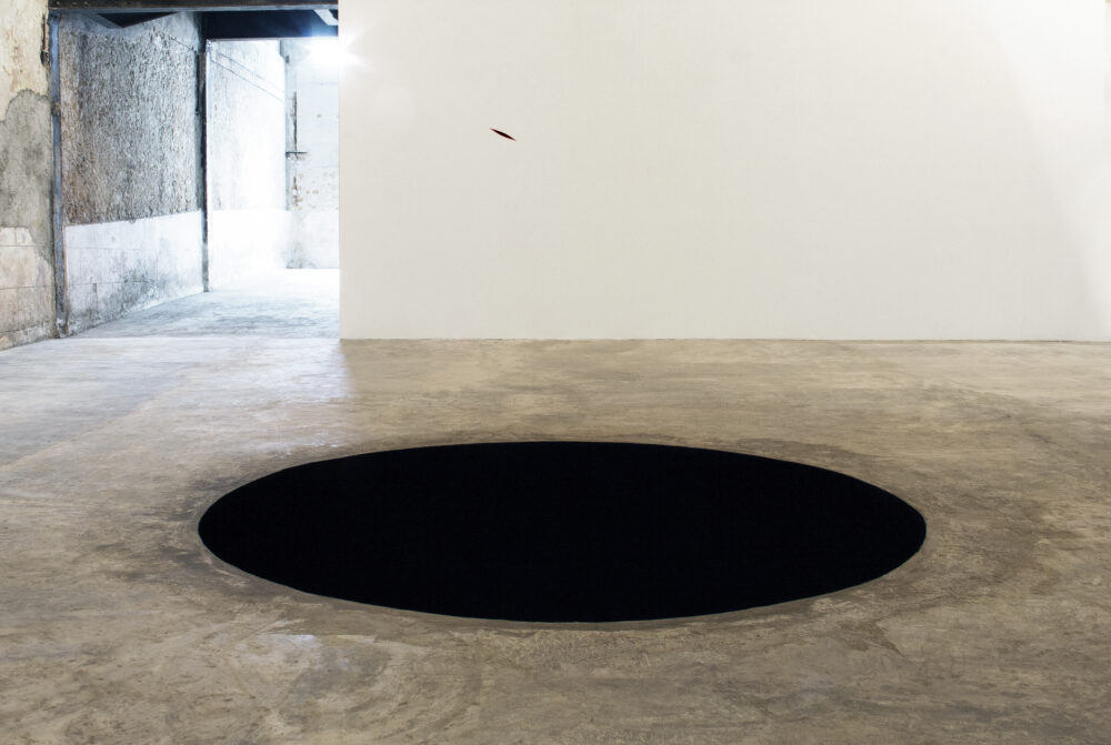 Anish Kapoor Foreground: Descent into Limbo, 1992-2016 Mixed media and pigment Dimensions variable Background: Healing of St. Thomas, 1989 Mixed media and paint Dimensions variable ©Anish Kapoor. All rights reserved SIAE, 2021