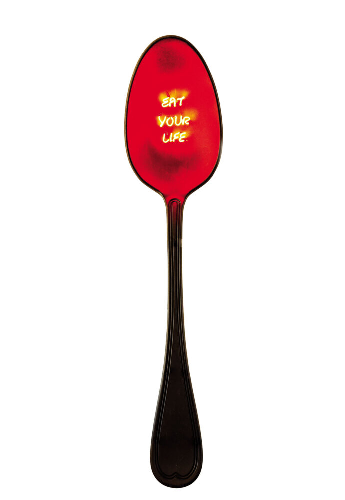  Simone D’Auria, Spoon, neon, vetro soffiato, 33x152 cm