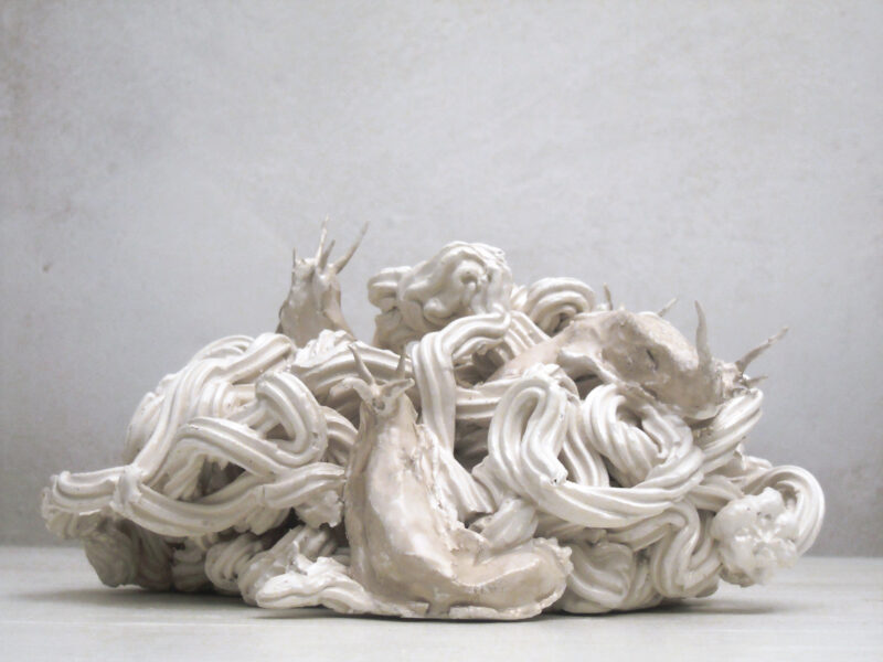 Andrea Massaioli (Torino, 1960) Panna e Lumache (Cream and Slugs), 2005 ceramica / ceramic 16 x 22 x 12,5 cm Collezione Fondazione Cassa di Risparmio di Cuneo Photo courtesy l’artista / the artist