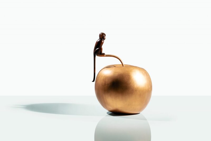 François-Xavier and Claude Lalanne, La Pomme de Ben (2013). Photo courtesy of Sotheby’s Paris.