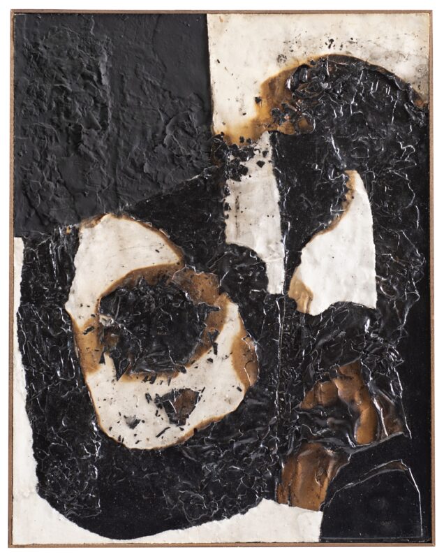 Lotto 42: Alberto Burri, "Combustione", 1957, acrilico, carta, vinavil, combustione su cartoncino applicato su faesite, cm 48x38. Firmato in alto a destra. Provenienza: Galleria Blu, Milano; Collezione Bariatti, Milano (ivi acquisito nel 1963); Collezione privata, Milano. Bibliografia C. Brandi, V. Rubiu "Burri" Roma, Editalia, 1963, p. 211, n. 259 ill. B. Corà “Alberto Burri. Catalogo Generale Pittura 1945 - 1957” Città di Castello, Fondazione Palazzo Albizzini Collezione Burri, 2015, tomo 1 p. 285, tav. 706 ill. a colori; tomo 6 p. 117 Valutazione € 100.000 - 150.000