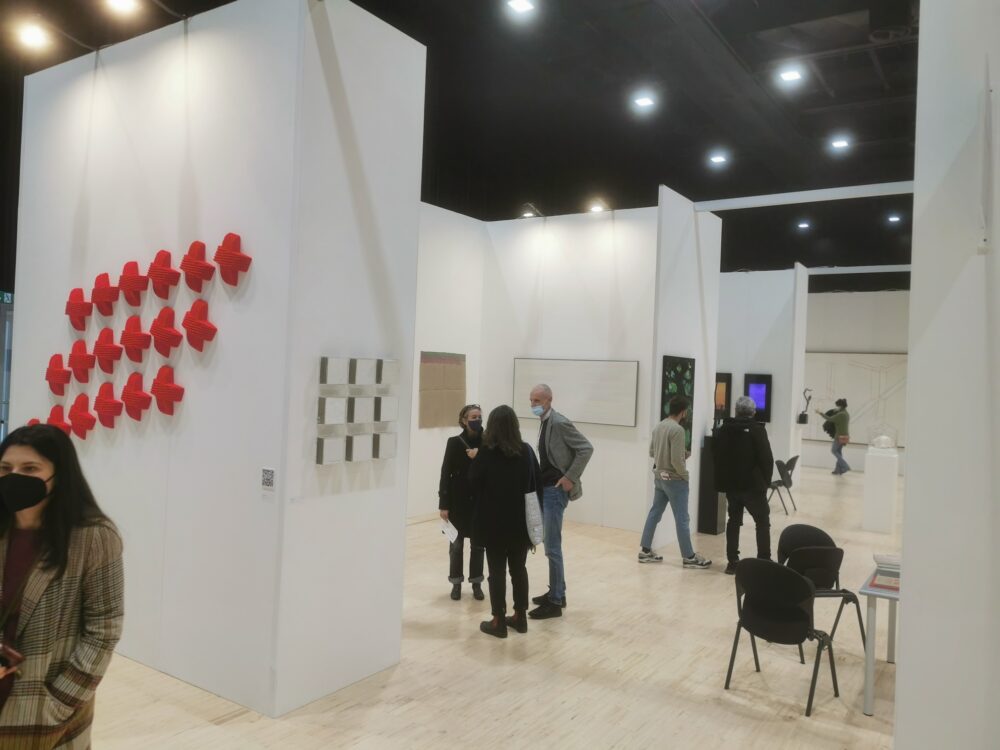 Lo stand della galleria Ferrarin alla fiera di Roma