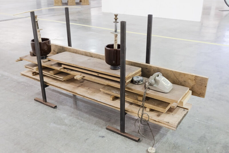 Micol Assäel, 意⾒ Iken (opinion), 2020, Ferro, legno, isolanti di ceramica e telefono; cm 114x227x90,5, Galleria Sprovieri, acquisito dalla Fondazione CRT