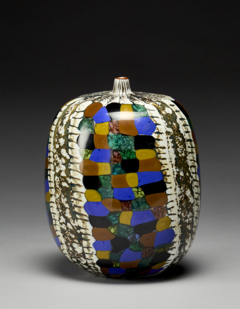 Lotto n° 102 | Asta 537 Yoichi Ohira ( 1946 ) Vaso a mosaico. Esecuzione Livio Serena e Giacomo Barbini, Murano, 2001. Vetro soffiato a murrine opache policrome, canne opache bianche…Leggi di più Valutazione € 4.000 - 6.000