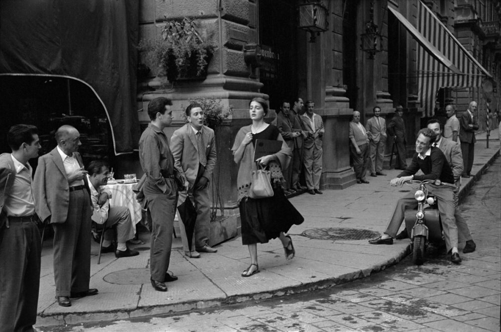 Ruth Orkin, American Girl in Italy, Florence, 1951 © Ruth Orkin Photo Archive
