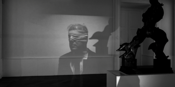 Pietro Finelli, Nella Notte, video Il Pittore, 2021, 1,01minuti - Umberto Boccioni, ‘Forme uniche della continuità dello spazio’ replica,
