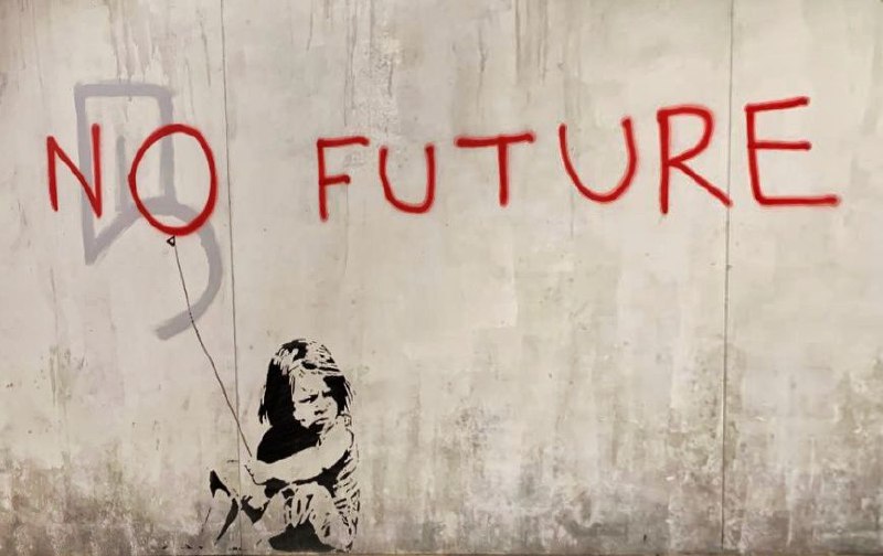 Capitalismo, consumismo, discriminazioni, guerre. Banksy è arrivato (anche) a Milano