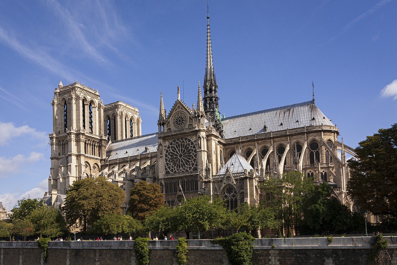 Restauro Notre-Dame: svolta contemporanea? Ed è subito polemica