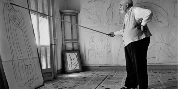 Henri Matisse in his studio, Nice, France, August 1949 © Robert Capa © International Center of Photography / Magnum Photos