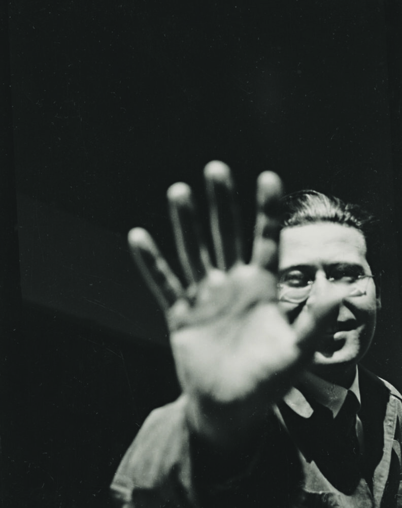 László Moholy-Nagy Lucia Moholy: Untitled (Portrait of László Moholy-Nagy), 1925 Gelatin silver print, 9.3 x 6.3 cm The Museum of Modern Art, New York Thomas Walther Collection. The Family of Man Fund © 2021 Artists Rights Society (ARS), New York / VG Bild-Kunst, Bonn Digital Image © 2021 The Museum of Modern Art, New York