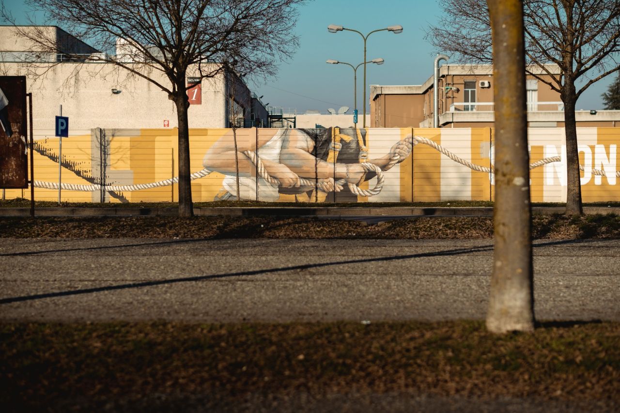Santi, murales e pittura mangia-smog. Davide Tolasi e i significati velati della sua Street art