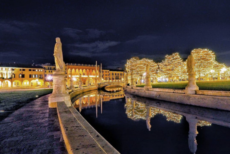 Le statue a Prato della Valle, a Padova