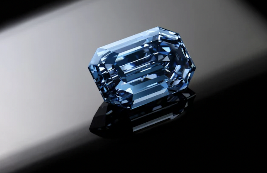 Il più grande diamante blu all’asta: The De Beers Cullinan Blue stima $48 milioni da Sotheby’s