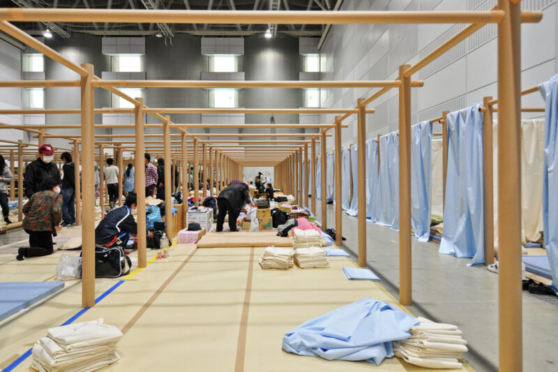 Il centro di accoglienza per i profughi ucraini creato da Shigeru Ban a Chelm