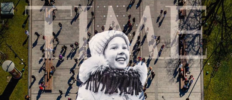 L'opera di JR sulla Piazza dell’Opera di Leopoli, finita sulla copertina di Time (particolare)
