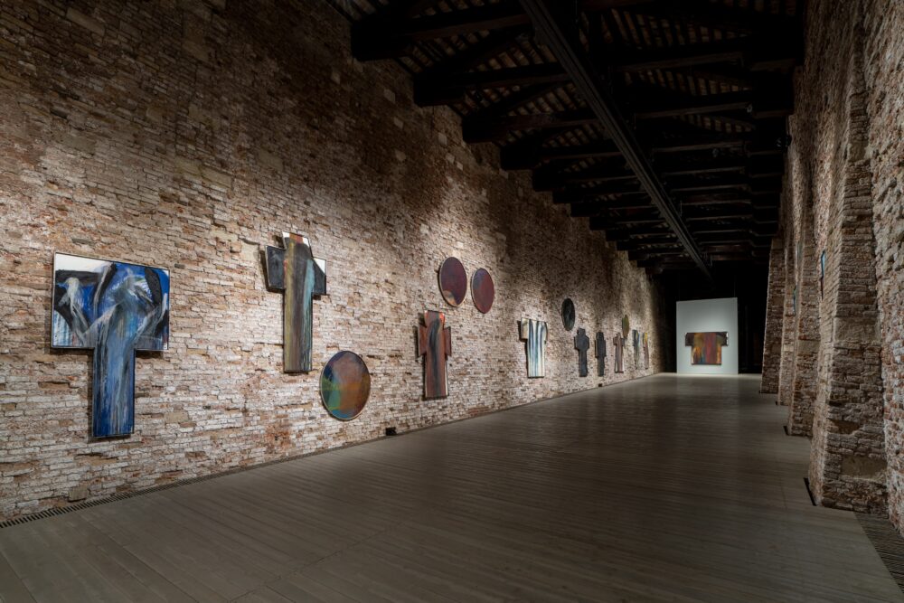 Particolare di allestimento della mostra “Rainer - Vedova: Ora.”, Fondazione Emilio e Annabianca Vedova, Venezia, 23 aprile 2022 - 30 ottobre 2022.  © Fondazione Emilio e Annabianca Vedova, Venezia © photo Ela Bialkowska, OKNOstudio, Siena