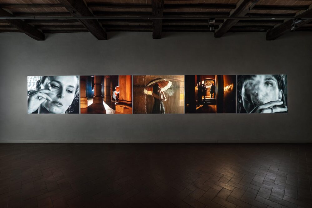 Chantal Akerman, Femmes d’Anvers en Novembre, Multiple channel videoinstallation, 2008, © photo Ela Bialkowska OKNO studio_Courtesy Casa Masaccio _ Centro per l’Arte Contemporanea