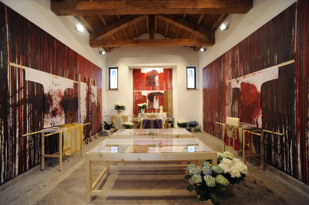 Sulle sponde dell’arte. Dal Tevere alla Sabina. Fondazione Serpone, Cappella Nitsch, interno (foto Fabio Donato)
