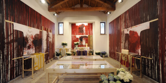 Sulle sponde dell’arte. Dal Tevere alla Sabina. Fondazione Serpone, Cappella Nitsch, interno (foto Fabio Donato)