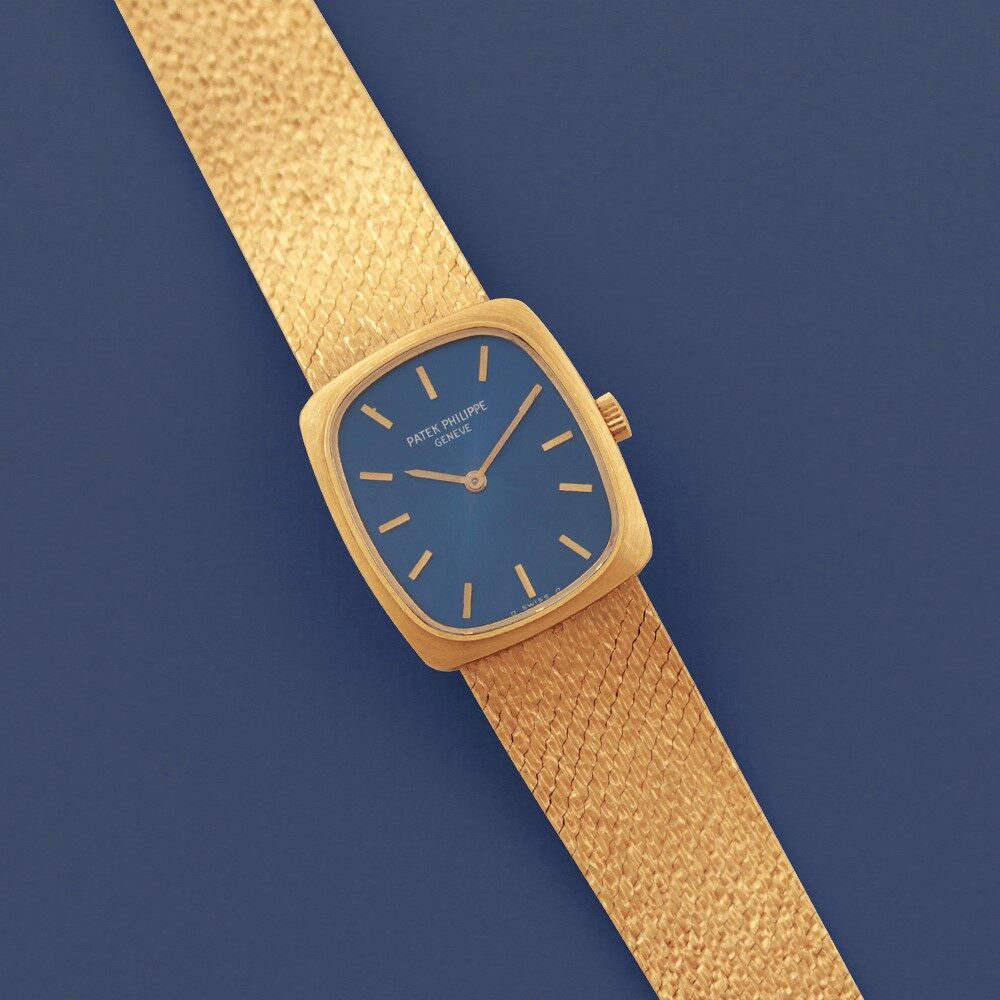 Raffinato orologio da polso in oro giallo 18 carati con bracciale originale in oro Realizzato intorno al 1970 DIMENSIONI: 20 x 23 mm