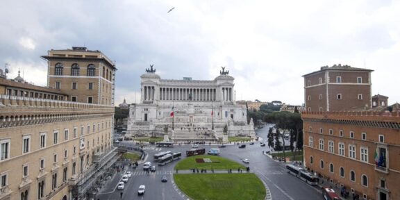 Piazza Venezia presa d'assalto nella Domenica al museo