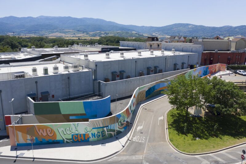 We need a change, il murale realizzato a Valmontone da Francesco Persichella, alias Piskv