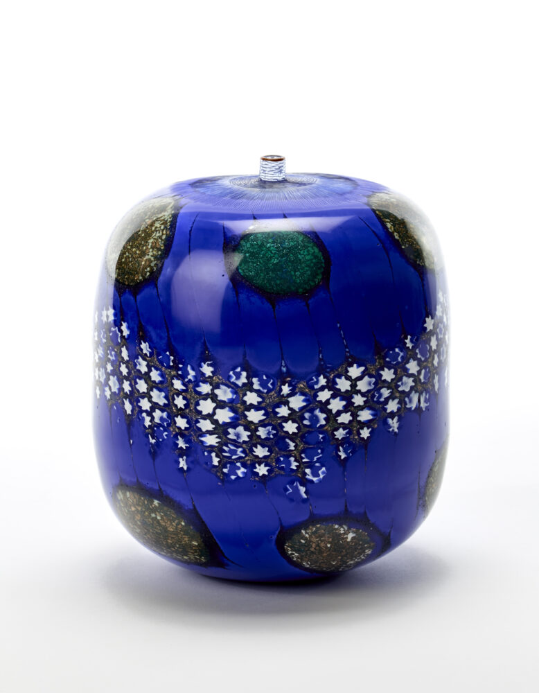Lot 136 Yoichi Ohira Vase in one piece in blown blue tubular glass decorated with star-shaped murrin in milky glass and with powder and aventurine inclusions, surface polished and engraved with a grinding wheel, made by Livio Serena and Giacomo Barbini, Murano 2003. Credits Amendolagine for Credits Ponte Casa d'Aste.  Estimate: € 8,000 - 12,000