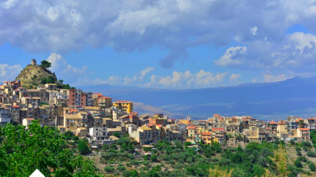 Ci risiamo: a rischio l’area archeologica di Monte Calvario a Centuripe in Sicilia