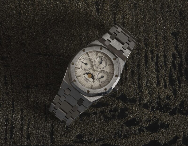 AUDEMARS PIGUET - Royal Oak Quantieme Perpetuelle Automatique Orologio a carica automatica in acciaio. Quadrante bianco con lavorazione “grande tapisserie”. Anno/Year: 2006 Referenza/Reference No.: 25820ST.OO.0944ST.03 Stima: 70.000 - 100.000 € Venduto a: 100.000 €