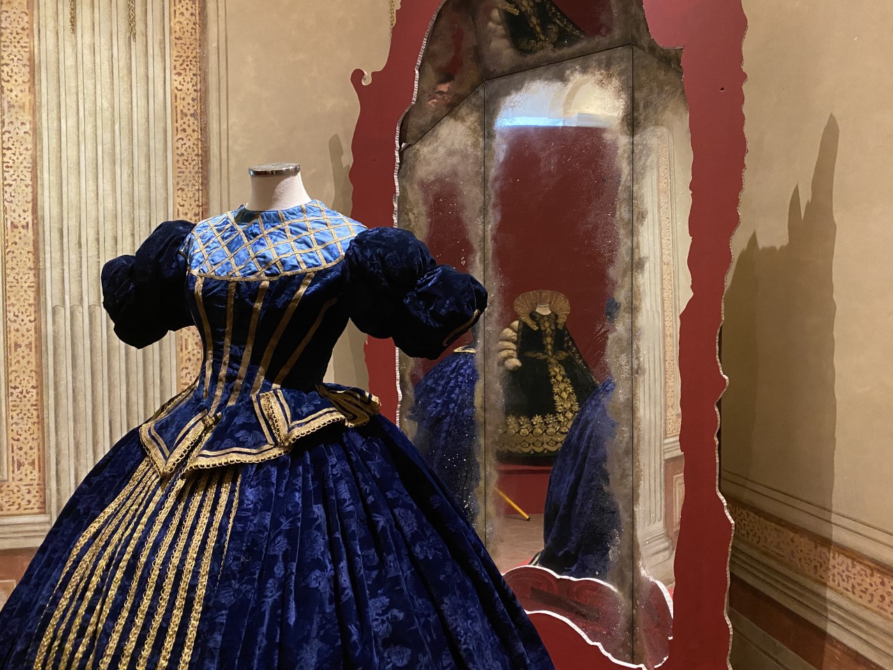 Teatro e alta moda. I costumi di Adelaide Ristori in mostra a Genova